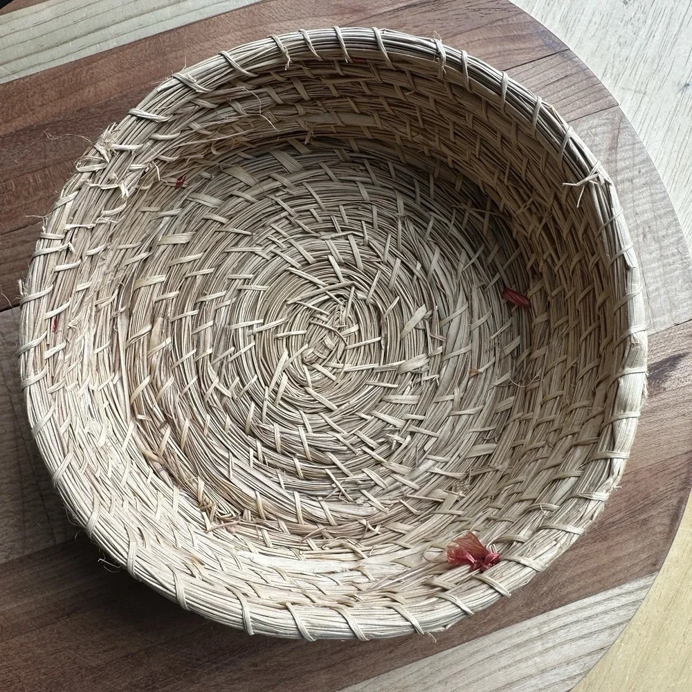 Vintage Raffia Flower Lidded Basket 5.25 Inch Woven Pine‎ Needles Storage Boho